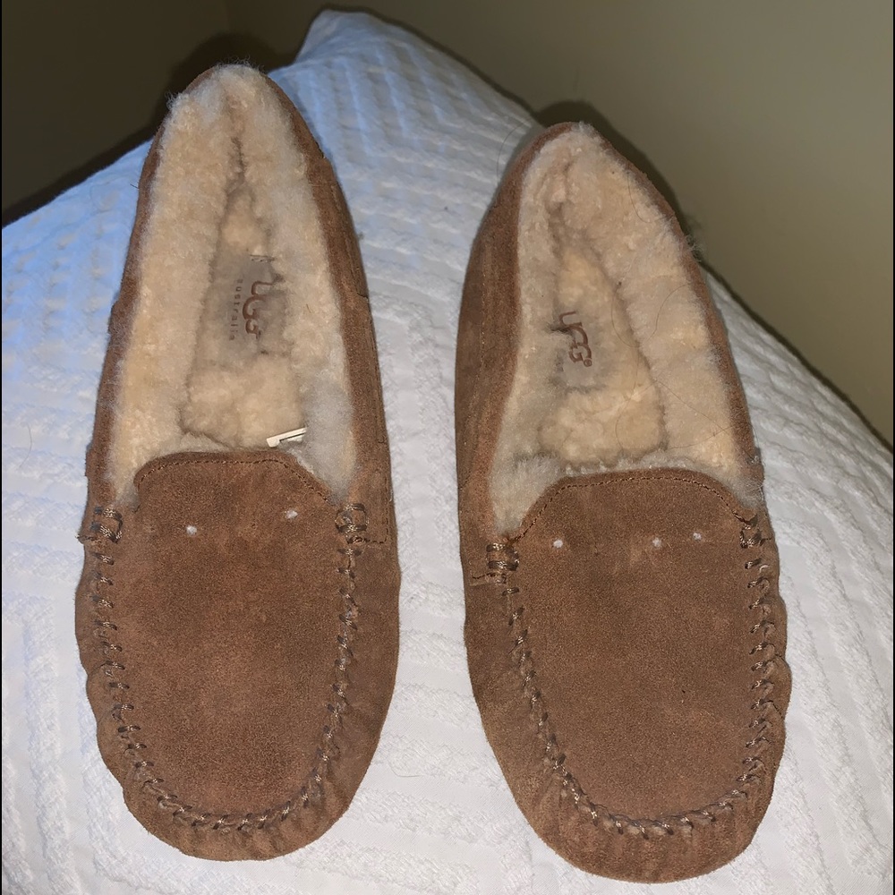 UGG moccasin slippers for kids size 3 (girls)